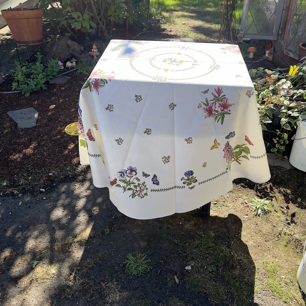 Portmeirion Botanic Garden Tablecloth 70-Inch Round Flowers Butterflies - Picture 2 of 7